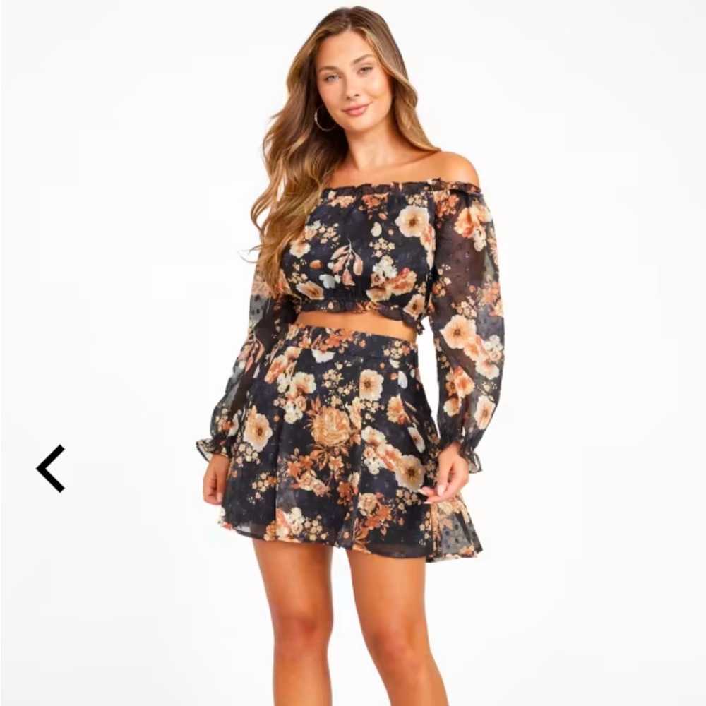 *NWT* GUESS Ella Printed Mini Skirt - Transitional Jet Black Multi (size S)